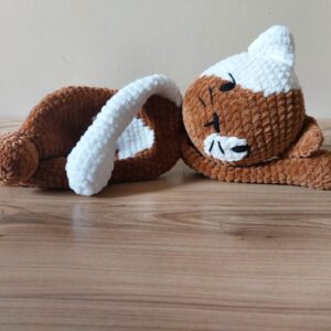 Cirmi-cica szundipajti-amigurumi figura