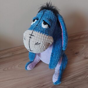 Csacsi-amigurumi szamár figura