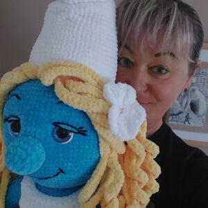 Pilla-óriás kék amigurumi figura