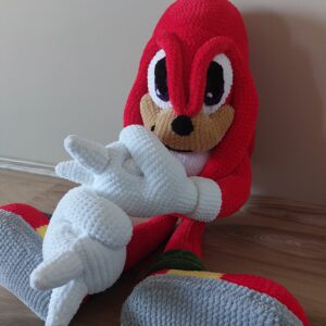Red-óriás piros amigurumi figura