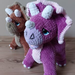 Trixi-amigurumi triceratopsz dínó