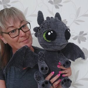 Éjszaka sárkánya-amigurumi óriás figura